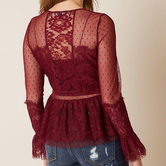 Romeo + Juliet Couture Lace Blouse - Picture 2 of 9